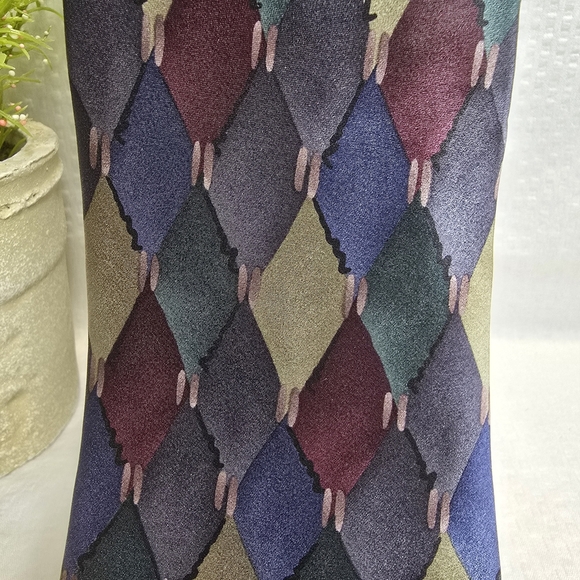 Cocktail Colors Geometric Pattern Mens Silk Tie, Jeweltone Colors EUC - Picture 2 of 6